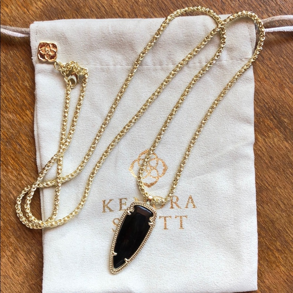 Kendra Scott Necklace. Black/gold. Arrow.